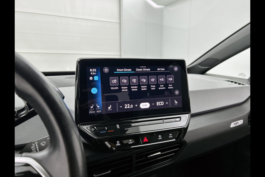 Volkswagen ID.3 First Plus 58 kWh / Trekhaak / Pdc.+Camera / Airco-ecc./ Navigatie / Xenon / Stoelverwarming / Apk 11-2026