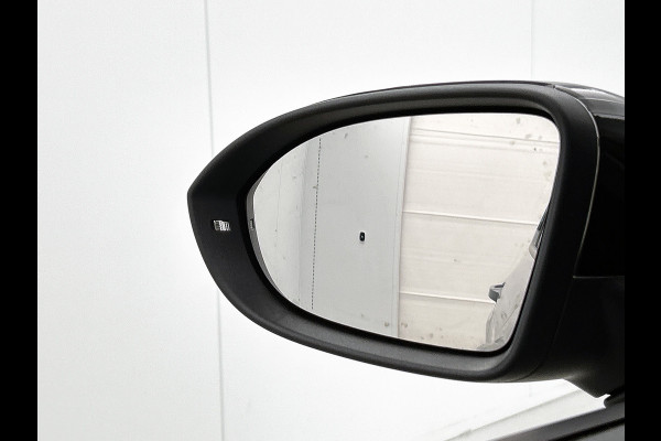 Volkswagen ID.3 First Plus 58 kWh / Trekhaak / Pdc.+Camera / Airco-ecc./ Navigatie / Xenon / Stoelverwarming / Apk 11-2026