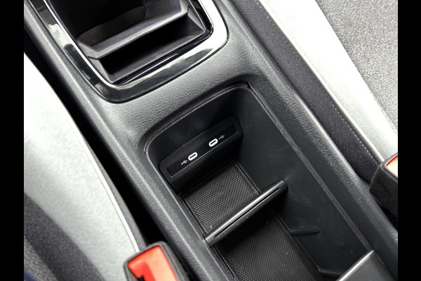 Volkswagen ID.3 First Plus 58 kWh / Trekhaak / Pdc.+Camera / Airco-ecc./ Navigatie / Xenon / Stoelverwarming / Apk 11-2026