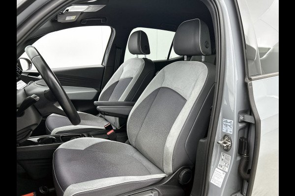 Volkswagen ID.3 First Plus 58 kWh / Trekhaak / Pdc.+Camera / Airco-ecc./ Navigatie / Xenon / Stoelverwarming / Apk 11-2026