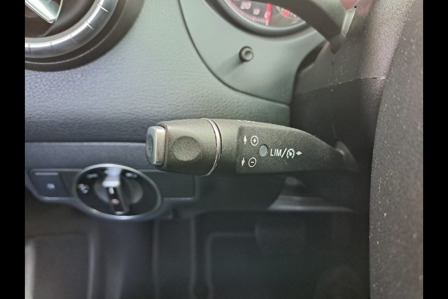 Mercedes-Benz CLA-Klasse Shooting Brake 180 Business Solution | LED | Trekhaak | All-seasons | Sportstoelen | PDC | Navi | Camera |