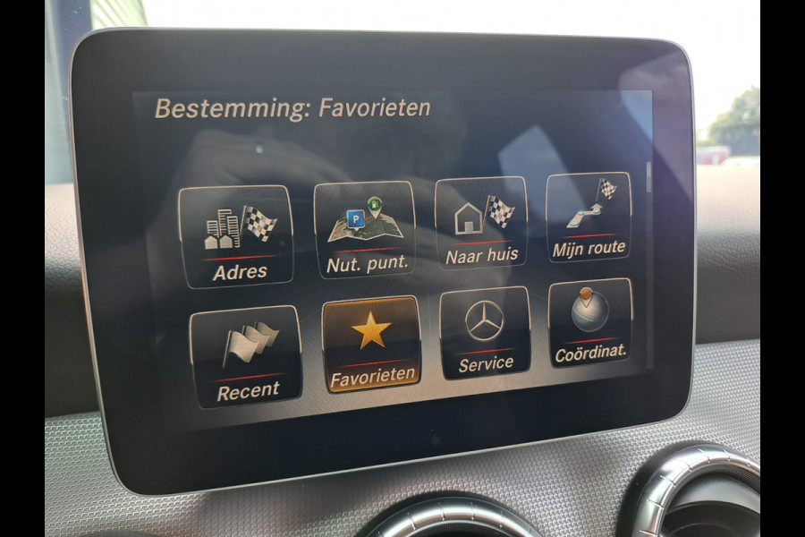 Mercedes-Benz CLA-Klasse Shooting Brake 180 Business Solution | LED | Trekhaak | All-seasons | Sportstoelen | PDC | Navi | Camera |