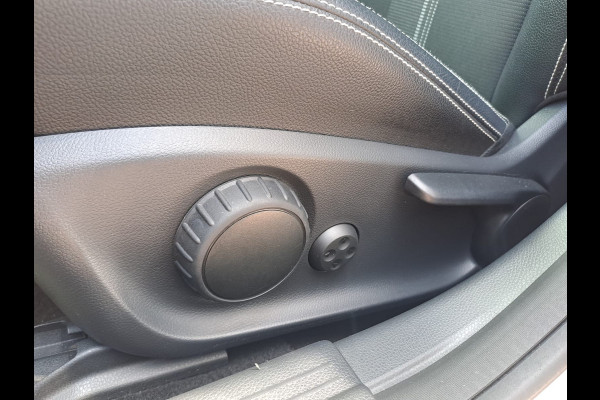 Mercedes-Benz CLA-Klasse Shooting Brake 180 Business Solution | LED | Trekhaak | All-seasons | Sportstoelen | PDC | Navi | Camera |