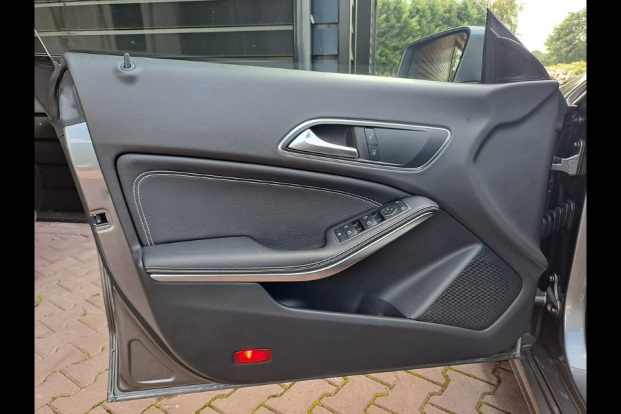 Mercedes-Benz CLA-Klasse Shooting Brake 180 Business Solution | LED | Trekhaak | All-seasons | Sportstoelen | PDC | Navi | Camera |