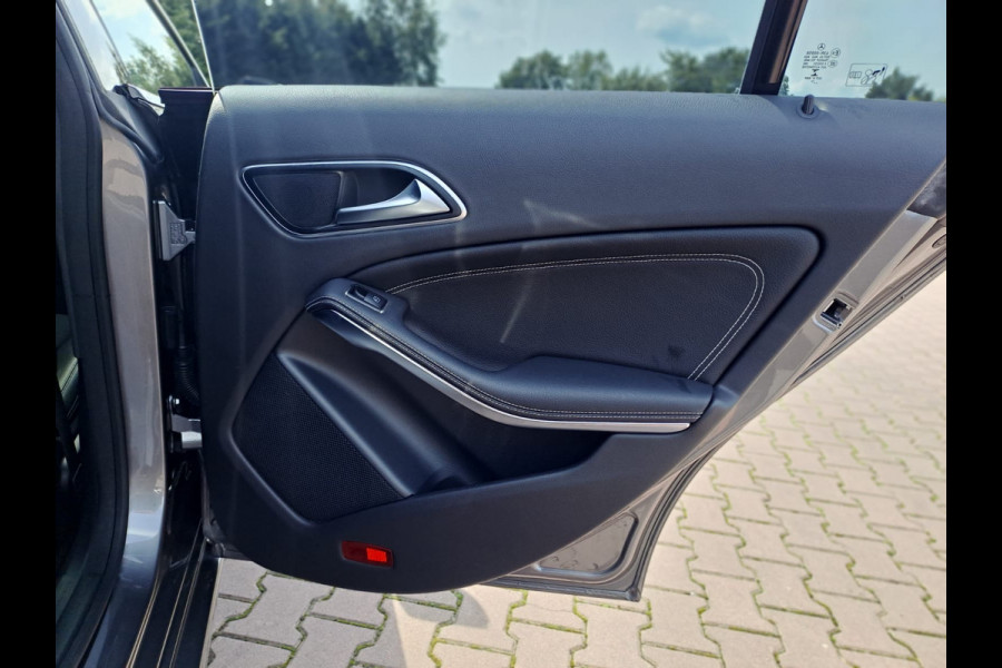 Mercedes-Benz CLA-Klasse Shooting Brake 180 Business Solution | LED | Trekhaak | All-seasons | Sportstoelen | PDC | Navi | Camera |