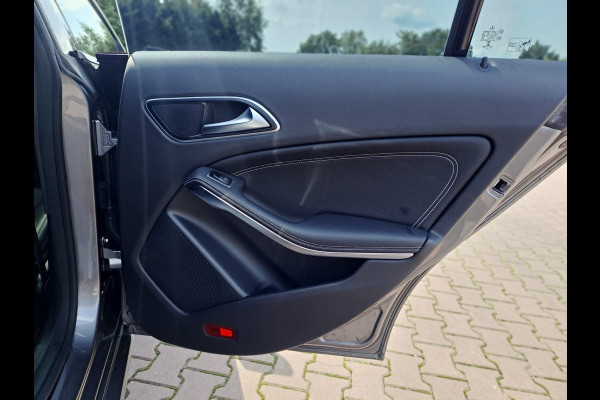 Mercedes-Benz CLA-Klasse Shooting Brake 180 Business Solution | LED | Trekhaak | All-seasons | Sportstoelen | PDC | Navi | Camera |