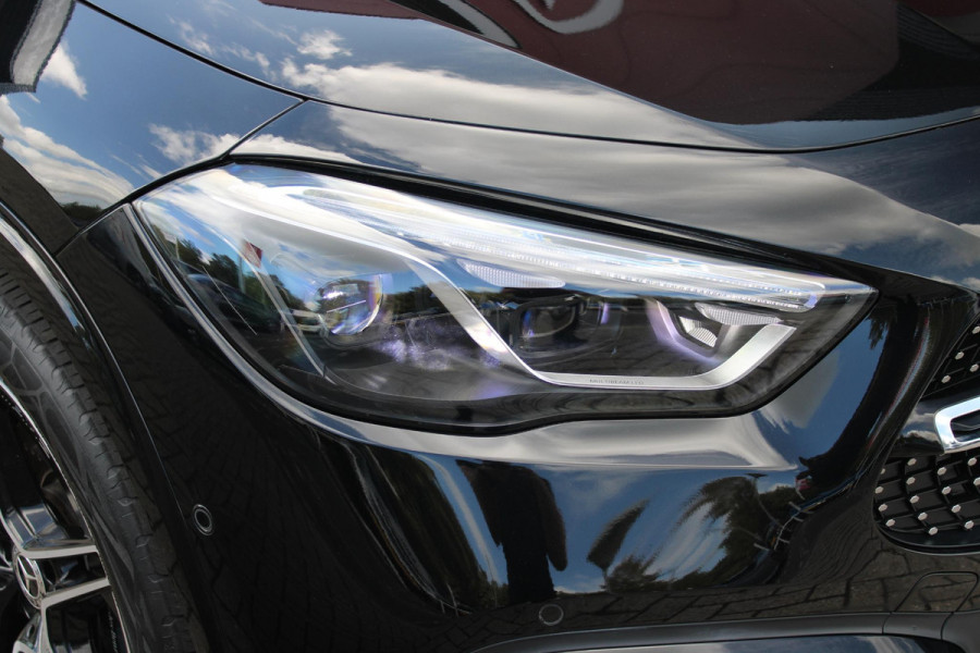 Mercedes-Benz GLA 250 e AMG LINE "NIEUW MODEL!" | PANORAMISCH SCHUIF/KANTEL DAK | ELEKTRISCH BEDIENBARE VOORSTOELEN MET GEHEUGENFUNCTIE EN "ZITKINEMATICA" | DRAADLOZE APPLE CARPLAY/ANDROID AUTO | NIGHT PAKKET: DAKRELING ZWART, ZIJRUITEN EN ACHTERRUITEN ZWART, LICHTMETALEN VELGEN 19" ZWART | HEAD UP DISPLAY | REALITY-NAVIGATIE  | 360° CAMERA | MULTI BEAM LED KOPLAMPEN | DODEHOEK DETECTIE | ADAPTIVE CRUISE CONTROL | KEYLESS GO | SFEER VERLICHTING | ELEKTRISCH BEDIENBARE ACHTERKLEP | DRAADLOZE TELEFOONLADER |