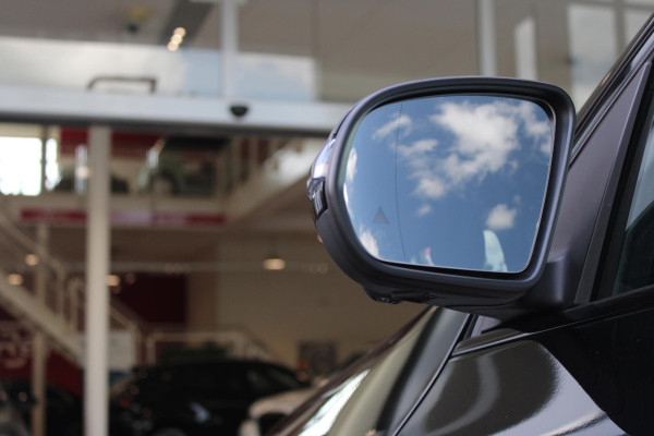 Mercedes-Benz GLA 250 e AMG LINE "NIEUW MODEL!" | PANORAMISCH SCHUIF/KANTEL DAK | ELEKTRISCH BEDIENBARE VOORSTOELEN MET GEHEUGENFUNCTIE EN "ZITKINEMATICA" | DRAADLOZE APPLE CARPLAY/ANDROID AUTO | NIGHT PAKKET: DAKRELING ZWART, ZIJRUITEN EN ACHTERRUITEN ZWART, LICHTMETALEN VELGEN 19" ZWART | HEAD UP DISPLAY | REALITY-NAVIGATIE  | 360° CAMERA | MULTI BEAM LED KOPLAMPEN | DODEHOEK DETECTIE | ADAPTIVE CRUISE CONTROL | KEYLESS GO | SFEER VERLICHTING | ELEKTRISCH BEDIENBARE ACHTERKLEP | DRAADLOZE TELEFOONLADER |