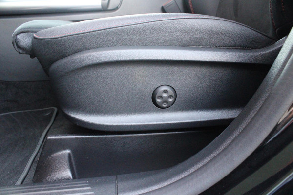 Mercedes-Benz GLA 250 e AMG LINE "NIEUW MODEL!" | PANORAMISCH SCHUIF/KANTEL DAK | ELEKTRISCH BEDIENBARE VOORSTOELEN MET GEHEUGENFUNCTIE EN "ZITKINEMATICA" | DRAADLOZE APPLE CARPLAY/ANDROID AUTO | NIGHT PAKKET: DAKRELING ZWART, ZIJRUITEN EN ACHTERRUITEN ZWART, LICHTMETALEN VELGEN 19" ZWART | HEAD UP DISPLAY | REALITY-NAVIGATIE  | 360° CAMERA | MULTI BEAM LED KOPLAMPEN | DODEHOEK DETECTIE | ADAPTIVE CRUISE CONTROL | KEYLESS GO | SFEER VERLICHTING | ELEKTRISCH BEDIENBARE ACHTERKLEP | DRAADLOZE TELEFOONLADER |