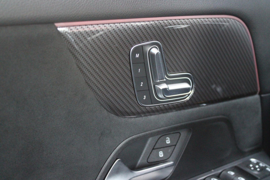 Mercedes-Benz GLA 250 e AMG LINE "NIEUW MODEL!" | PANORAMISCH SCHUIF/KANTEL DAK | ELEKTRISCH BEDIENBARE VOORSTOELEN MET GEHEUGENFUNCTIE EN "ZITKINEMATICA" | DRAADLOZE APPLE CARPLAY/ANDROID AUTO | NIGHT PAKKET: DAKRELING ZWART, ZIJRUITEN EN ACHTERRUITEN ZWART, LICHTMETALEN VELGEN 19" ZWART | HEAD UP DISPLAY | REALITY-NAVIGATIE  | 360° CAMERA | MULTI BEAM LED KOPLAMPEN | DODEHOEK DETECTIE | ADAPTIVE CRUISE CONTROL | KEYLESS GO | SFEER VERLICHTING | ELEKTRISCH BEDIENBARE ACHTERKLEP | DRAADLOZE TELEFOONLADER |