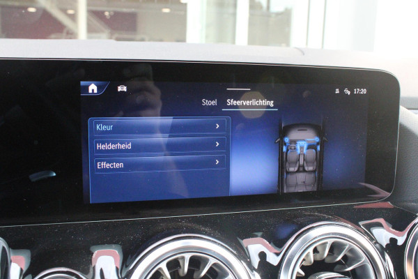 Mercedes-Benz GLA 250 e AMG LINE "NIEUW MODEL!" | PANORAMISCH SCHUIF/KANTEL DAK | ELEKTRISCH BEDIENBARE VOORSTOELEN MET GEHEUGENFUNCTIE EN "ZITKINEMATICA" | DRAADLOZE APPLE CARPLAY/ANDROID AUTO | NIGHT PAKKET: DAKRELING ZWART, ZIJRUITEN EN ACHTERRUITEN ZWART, LICHTMETALEN VELGEN 19" ZWART | HEAD UP DISPLAY | REALITY-NAVIGATIE  | 360° CAMERA | MULTI BEAM LED KOPLAMPEN | DODEHOEK DETECTIE | ADAPTIVE CRUISE CONTROL | KEYLESS GO | SFEER VERLICHTING | ELEKTRISCH BEDIENBARE ACHTERKLEP | DRAADLOZE TELEFOONLADER |