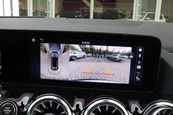 Mercedes-Benz GLA 250 e AMG LINE "NIEUW MODEL!" | PANORAMISCH SCHUIF/KANTEL DAK | ELEKTRISCH BEDIENBARE VOORSTOELEN MET GEHEUGENFUNCTIE EN "ZITKINEMATICA" | DRAADLOZE APPLE CARPLAY/ANDROID AUTO | NIGHT PAKKET: DAKRELING ZWART, ZIJRUITEN EN ACHTERRUITEN ZWART, LICHTMETALEN VELGEN 19" ZWART | HEAD UP DISPLAY | REALITY-NAVIGATIE  | 360° CAMERA | MULTI BEAM LED KOPLAMPEN | DODEHOEK DETECTIE | ADAPTIVE CRUISE CONTROL | KEYLESS GO | SFEER VERLICHTING | ELEKTRISCH BEDIENBARE ACHTERKLEP | DRAADLOZE TELEFOONLADER |