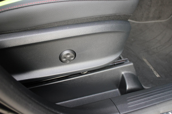 Mercedes-Benz GLA 250 e AMG LINE "NIEUW MODEL!" | PANORAMISCH SCHUIF/KANTEL DAK | ELEKTRISCH BEDIENBARE VOORSTOELEN MET GEHEUGENFUNCTIE EN "ZITKINEMATICA" | DRAADLOZE APPLE CARPLAY/ANDROID AUTO | NIGHT PAKKET: DAKRELING ZWART, ZIJRUITEN EN ACHTERRUITEN ZWART, LICHTMETALEN VELGEN 19" ZWART | HEAD UP DISPLAY | REALITY-NAVIGATIE  | 360° CAMERA | MULTI BEAM LED KOPLAMPEN | DODEHOEK DETECTIE | ADAPTIVE CRUISE CONTROL | KEYLESS GO | SFEER VERLICHTING | ELEKTRISCH BEDIENBARE ACHTERKLEP | DRAADLOZE TELEFOONLADER |