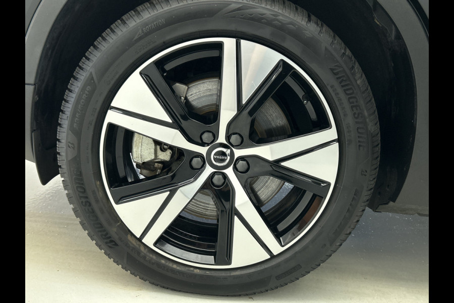 Volvo XC40 Recharge 78KWH. SOH 91% AWD R-Design / Pdc.+Camera / 1/2 Leder / Stoel-Stuurverwarming / Navigatie / Apk 05-2027
