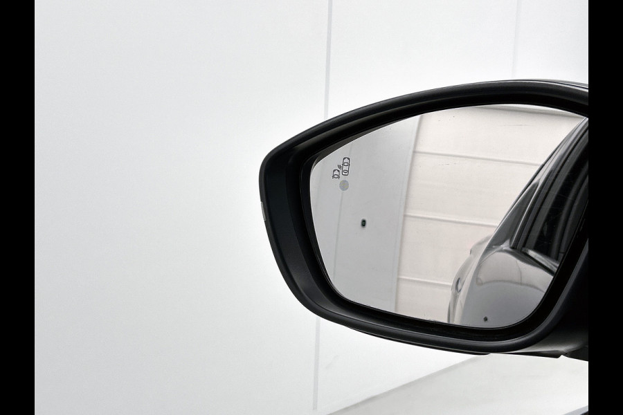 DS DS 3 Crossback E-Tense Executive 50 kWh / 100% Elektrisch / 100% Stijlvol / Cruise ctr. / Lm velg. / Airco-ecc / Navigatie / DAB / Privacy Glass / Achteruitrijcamera met 180° Vision + parkeersensoren vóór en achter / Apk 05-2027