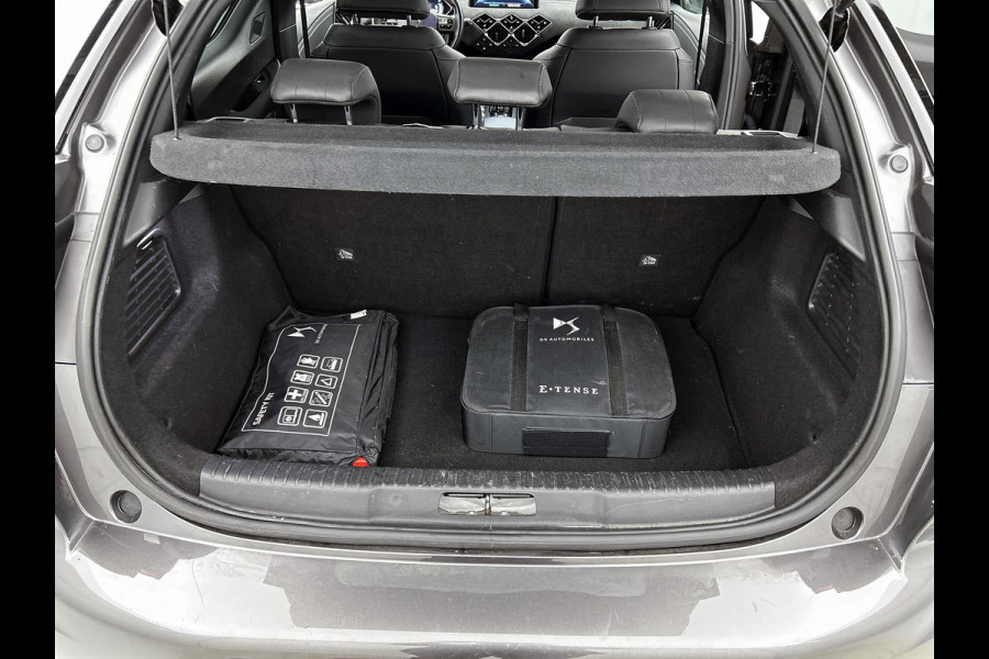 DS DS 3 Crossback E-Tense Executive 50 kWh / 100% Elektrisch / 100% Stijlvol / Cruise ctr. / Lm velg. / Airco-ecc / Navigatie / DAB / Privacy Glass / Achteruitrijcamera met 180° Vision + parkeersensoren vóór en achter / Apk 05-2027