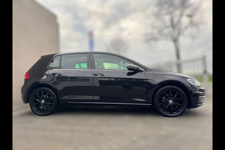 Volkswagen Golf 1.4 TSI Highline Business R VIRTUAL COCKPIT / MASSAGESTOEL / ALCANTARA / ACC / PDC / 4-SEIZ. BAND / LEDVERLICHTING