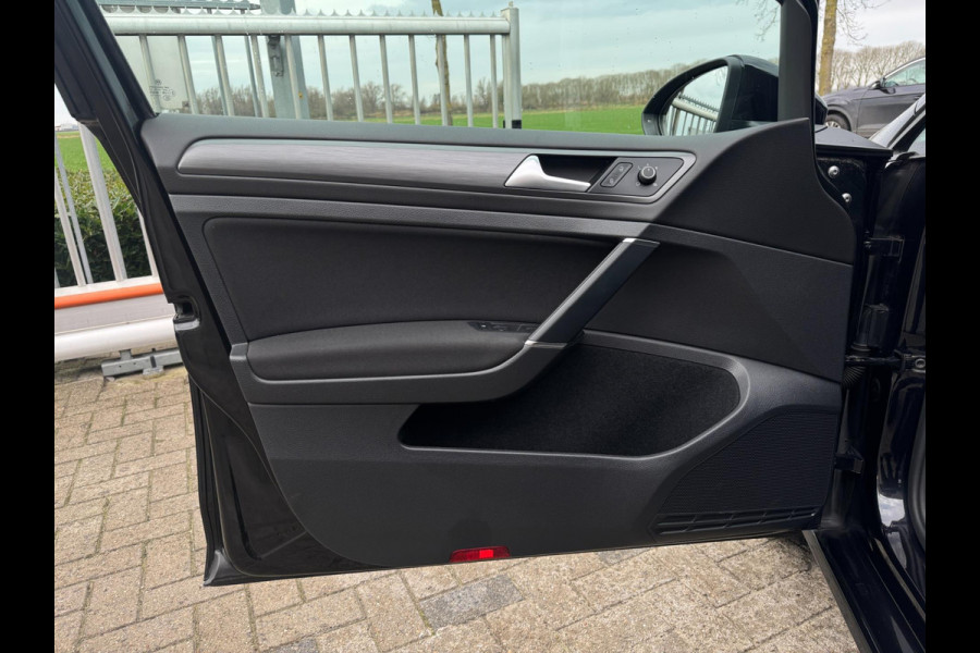 Volkswagen Golf 1.4 TSI Highline Business R VIRTUAL COCKPIT / MASSAGESTOEL / ALCANTARA / ACC / PDC / 4-SEIZ. BAND / LEDVERLICHTING