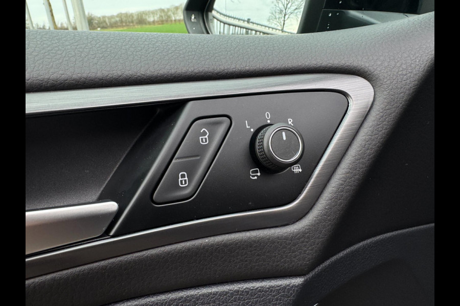 Volkswagen Golf 1.4 TSI Highline Business R VIRTUAL COCKPIT / MASSAGESTOEL / ALCANTARA / ACC / PDC / 4-SEIZ. BAND / LEDVERLICHTING