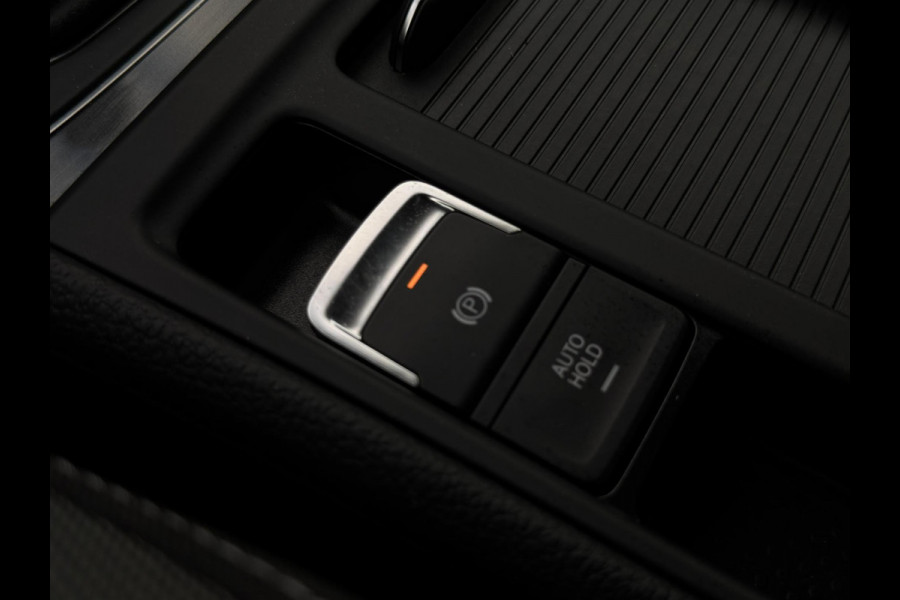 Volkswagen Golf 1.4 TSI Highline Business R VIRTUAL COCKPIT / MASSAGESTOEL / ALCANTARA / ACC / PDC / 4-SEIZ. BAND / LEDVERLICHTING