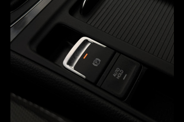 Volkswagen Golf 1.4 TSI Highline Business R VIRTUAL COCKPIT / MASSAGESTOEL / ALCANTARA / ACC / PDC / 4-SEIZ. BAND / LEDVERLICHTING