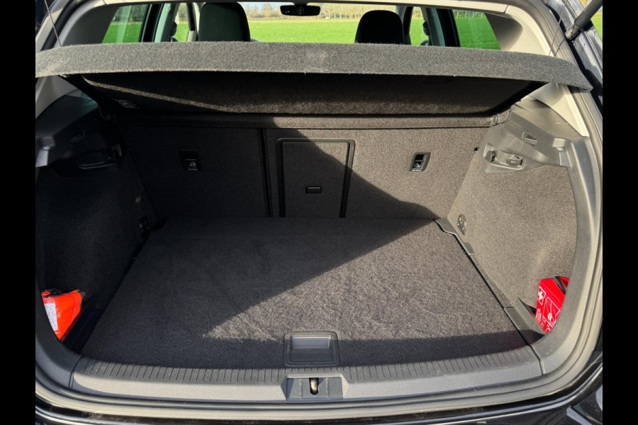 Volkswagen Golf 1.4 TSI Highline Business R VIRTUAL COCKPIT / MASSAGESTOEL / ALCANTARA / ACC / PDC / 4-SEIZ. BAND / LEDVERLICHTING