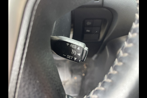 Toyota Land Cruiser 2.8 D-4D-F 177pk Challenger High Roof Blind Van 4x4 grijs kenteken / vaste prijs rijklaar € 34.950 ex btw / lease vanaf € 570 / trekhaak 3500 kg / zilver metallic / euro 6 diesel / leer / automaat