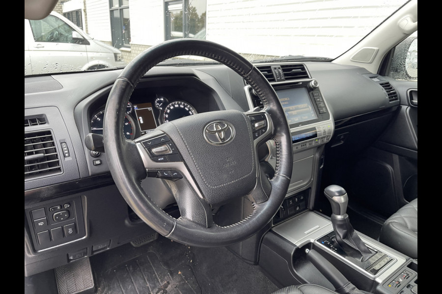 Toyota Land Cruiser 2.8 D-4D-F 177pk Challenger High Roof Blind Van 4x4 grijs kenteken / vaste prijs rijklaar € 34.950 ex btw / lease vanaf € 570 / trekhaak 3500 kg / zilver metallic / euro 6 diesel / leer / automaat