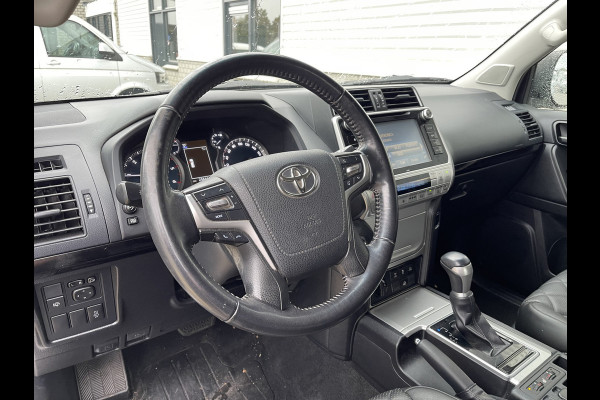 Toyota Land Cruiser 2.8 D-4D-F 177pk Challenger High Roof Blind Van 4x4 grijs kenteken / vaste prijs rijklaar € 34.950 ex btw / lease vanaf € 570 / trekhaak 3500 kg / zilver metallic / euro 6 diesel / leer / automaat