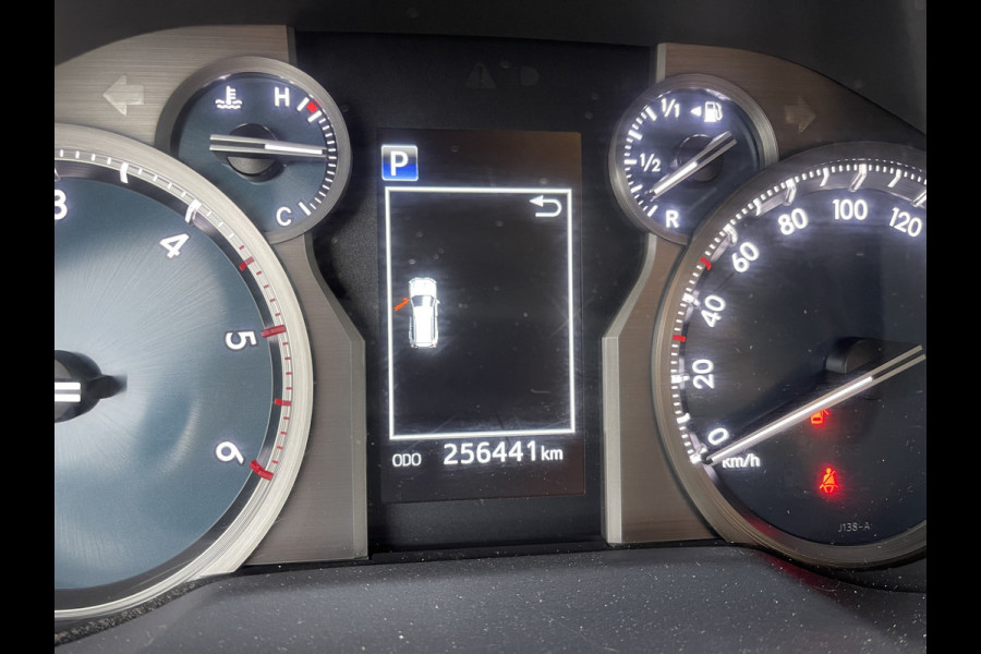 Toyota Land Cruiser 2.8 D-4D-F 177pk Challenger High Roof Blind Van 4x4 grijs kenteken / vaste prijs rijklaar € 34.950 ex btw / lease vanaf € 570 / trekhaak 3500 kg / zilver metallic / euro 6 diesel / leer / automaat