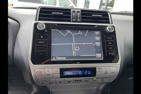 Toyota Land Cruiser 2.8 D-4D-F 177pk Challenger High Roof Blind Van 4x4 grijs kenteken / vaste prijs rijklaar € 34.950 ex btw / lease vanaf € 570 / trekhaak 3500 kg / zilver metallic / euro 6 diesel / leer / automaat