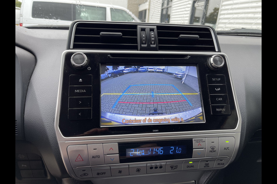 Toyota Land Cruiser 2.8 D-4D-F 177pk Challenger High Roof Blind Van 4x4 grijs kenteken / vaste prijs rijklaar € 34.950 ex btw / lease vanaf € 570 / trekhaak 3500 kg / zilver metallic / euro 6 diesel / leer / automaat