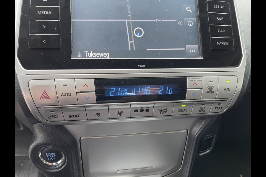 Toyota Land Cruiser 2.8 D-4D-F 177pk Challenger High Roof Blind Van 4x4 grijs kenteken / vaste prijs rijklaar € 34.950 ex btw / lease vanaf € 570 / trekhaak 3500 kg / zilver metallic / euro 6 diesel / leer / automaat