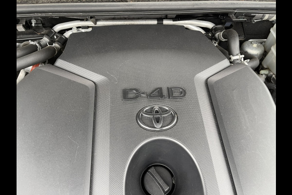 Toyota Land Cruiser 2.8 D-4D-F 177pk Challenger High Roof Blind Van 4x4 grijs kenteken / vaste prijs rijklaar € 34.950 ex btw / lease vanaf € 570 / trekhaak 3500 kg / zilver metallic / euro 6 diesel / leer / automaat