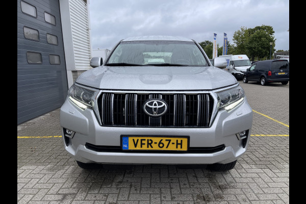 Toyota Land Cruiser 2.8 D-4D-F 177pk Challenger High Roof Blind Van 4x4 grijs kenteken / vaste prijs rijklaar € 34.950 ex btw / lease vanaf € 570 / trekhaak 3500 kg / zilver metallic / euro 6 diesel / leer / automaat