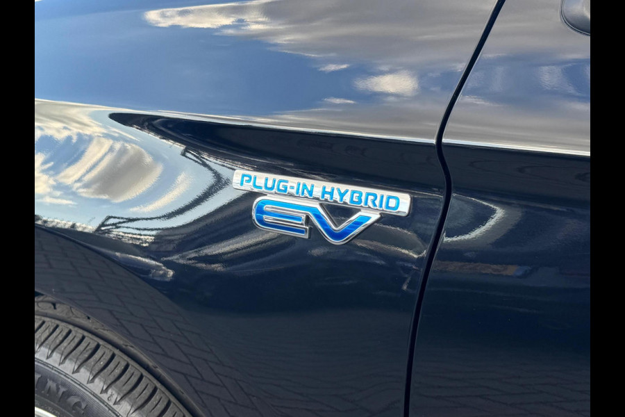 Mitsubishi Outlander 2.4 PHEV Intense+ TREKHAAK | PANODAK |