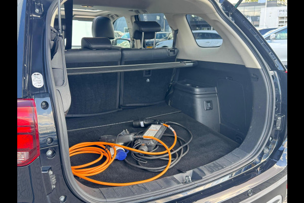 Mitsubishi Outlander 2.4 PHEV Intense+ TREKHAAK | PANODAK |