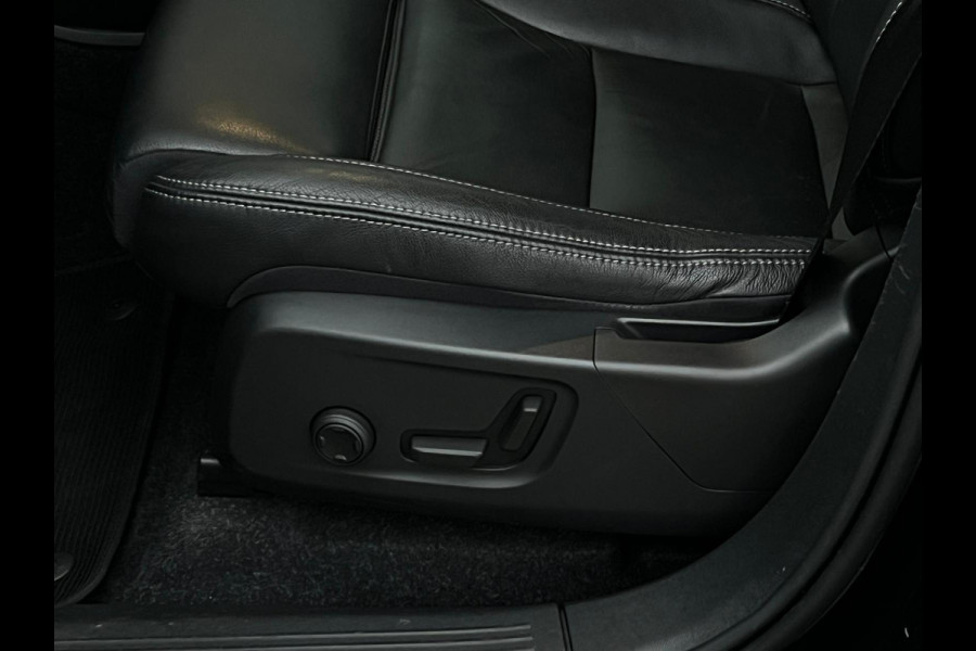 Volvo XC40 Recharge P8 AWD R-Design NL AUTO | LEDER | CAMERA | HARMAN KARDON | STUURWIEL VERW