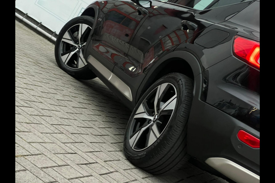 Volvo XC40 Recharge P8 AWD R-Design NL AUTO | LEDER | CAMERA | HARMAN KARDON | STUURWIEL VERW