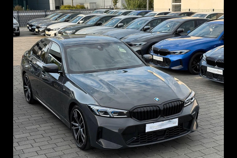 BMW 3 Serie 320d xDrive M-SPORT ** LED, NAVI+, HALF-LEDER, HuD, ACC, 19-inch LMV, DRAVIT GRAU ** 1e EIG - UNFALLFREI - BMW GAR ** ** INFORMEER OOK NAAR ONZE AANTREKKELIJKE FINANCIAL-LEASE TARIEVEN **