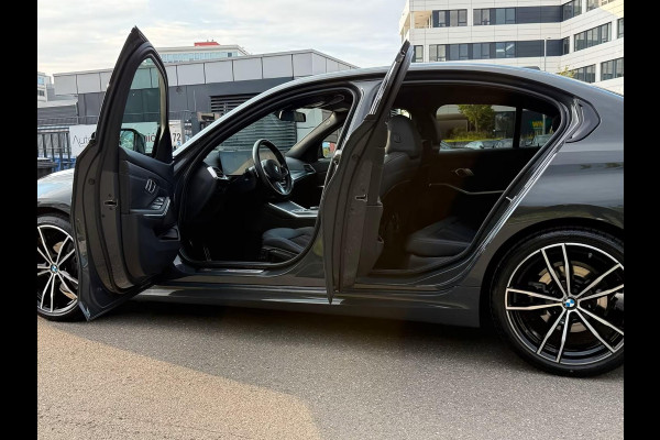 BMW 3 Serie 320d xDrive M-SPORT ** LED, NAVI+, HALF-LEDER, HuD, ACC, 19-inch LMV, DRAVIT GRAU ** 1e EIG - UNFALLFREI - BMW GAR ** ** INFORMEER OOK NAAR ONZE AANTREKKELIJKE FINANCIAL-LEASE TARIEVEN **
