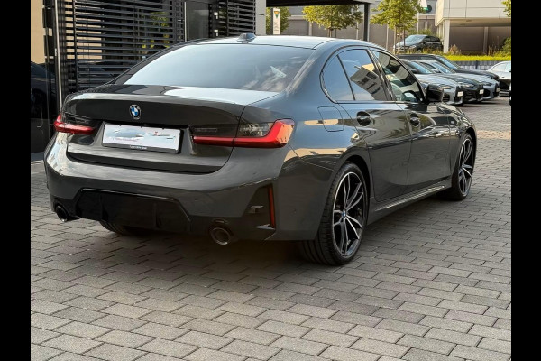 BMW 3 Serie 320d xDrive M-SPORT ** LED, NAVI+, HALF-LEDER, HuD, ACC, 19-inch LMV, DRAVIT GRAU ** 1e EIG - UNFALLFREI - BMW GAR ** ** INFORMEER OOK NAAR ONZE AANTREKKELIJKE FINANCIAL-LEASE TARIEVEN **
