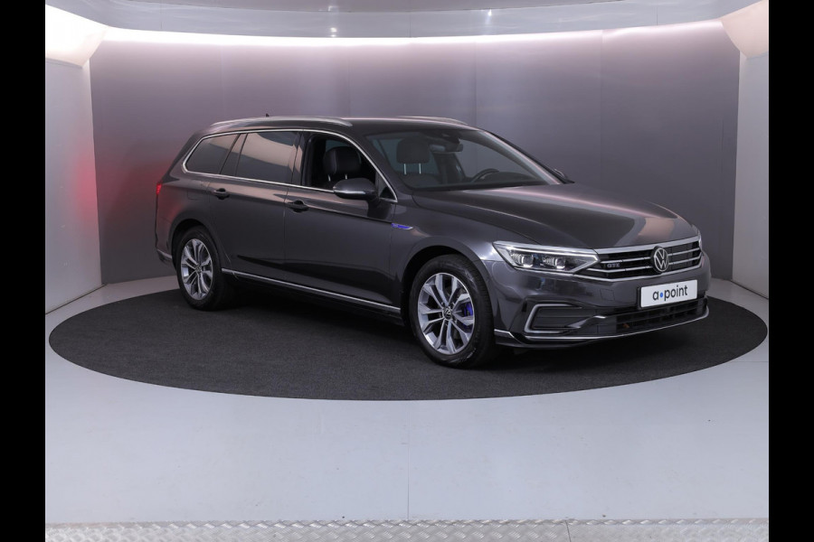 Volkswagen Passat Variant 1.4 TSI PHEV GTE Business 218 pk Automaat (DSG) | Navigatie | Parkeersensoren (Park assist) | Achteruitrijcamera | Stoelverwarming | Matrix LED koplampen |