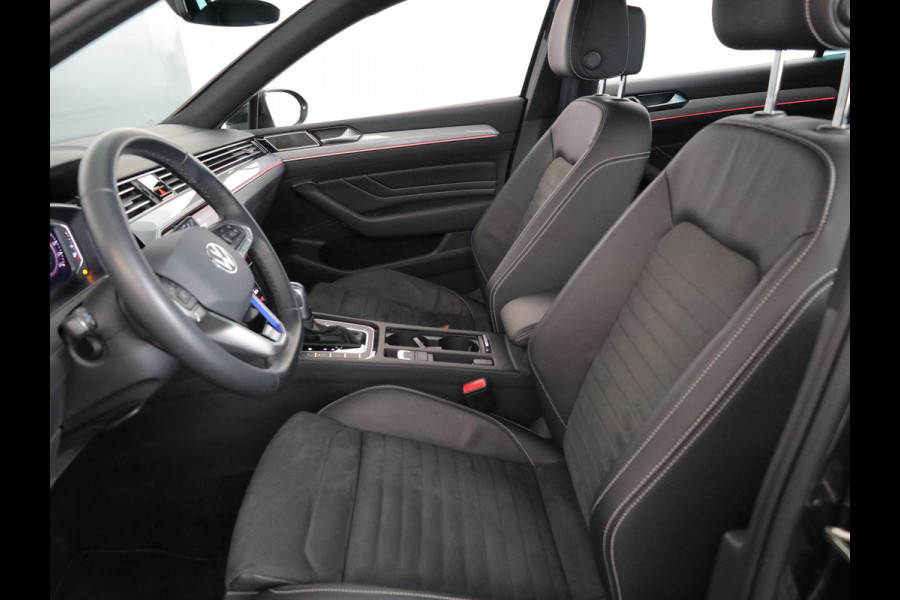 Volkswagen Passat Variant 1.4 TSI PHEV GTE Business 218 pk Automaat (DSG) | Navigatie | Parkeersensoren (Park assist) | Achteruitrijcamera | Stoelverwarming | Matrix LED koplampen |