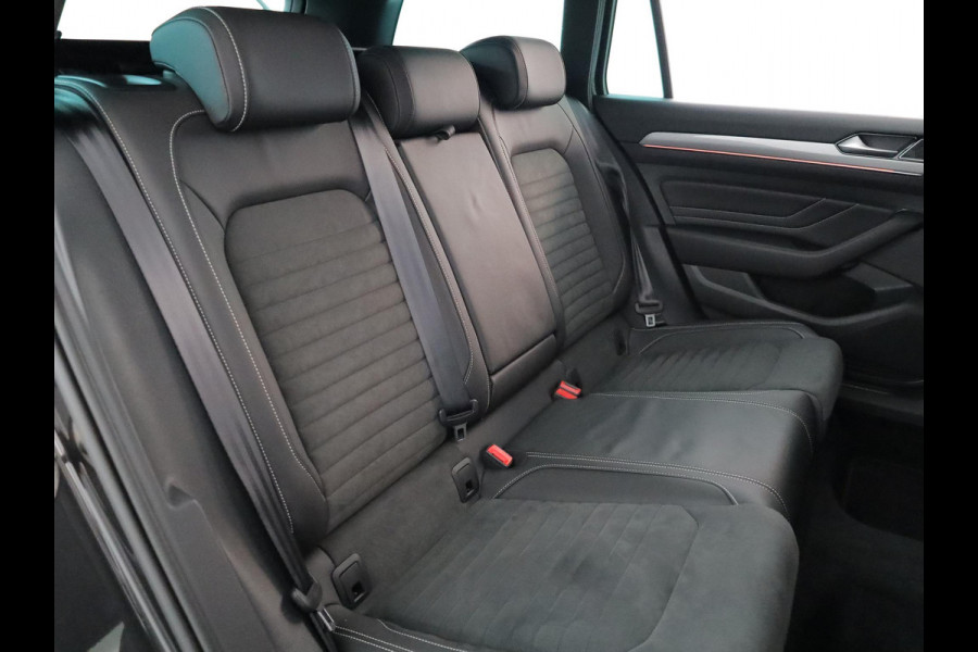 Volkswagen Passat Variant 1.4 TSI PHEV GTE Business 218 pk Automaat (DSG) | Navigatie | Parkeersensoren (Park assist) | Achteruitrijcamera | Stoelverwarming | Matrix LED koplampen |