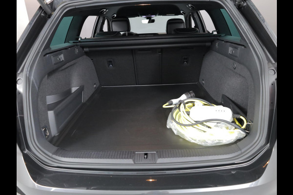 Volkswagen Passat Variant 1.4 TSI PHEV GTE Business 218 pk Automaat (DSG) | Navigatie | Parkeersensoren (Park assist) | Achteruitrijcamera | Stoelverwarming | Matrix LED koplampen |