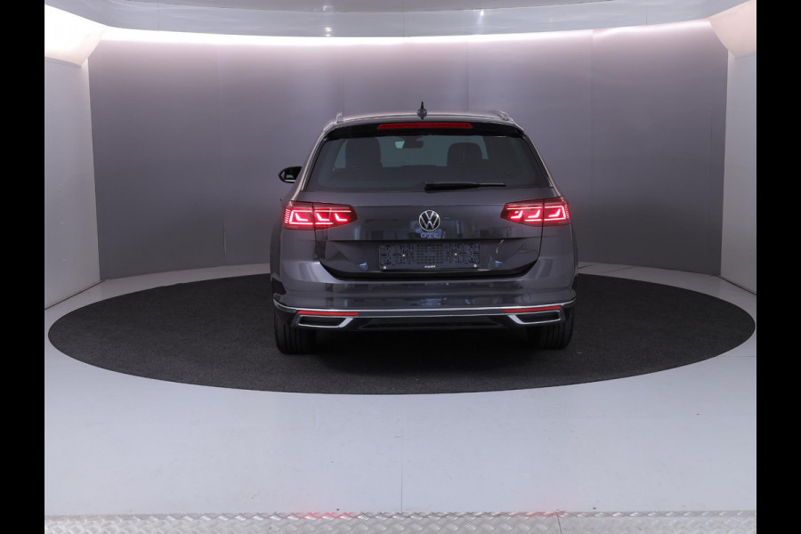Volkswagen Passat Variant 1.4 TSI PHEV GTE Business 218 pk Automaat (DSG) | Navigatie | Parkeersensoren (Park assist) | Achteruitrijcamera | Stoelverwarming | Matrix LED koplampen |