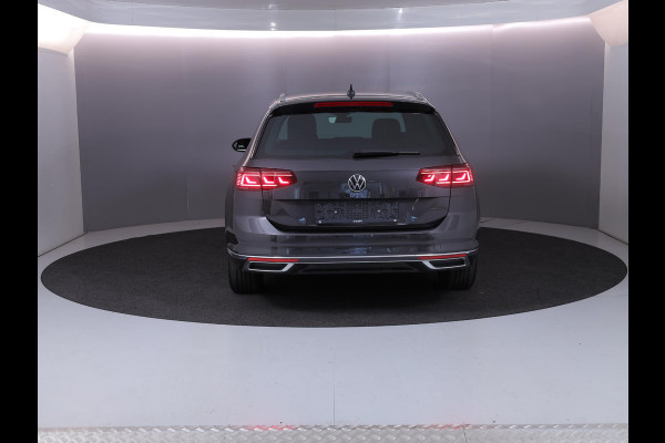 Volkswagen Passat Variant 1.4 TSI PHEV GTE Business 218 pk Automaat (DSG) | Navigatie | Parkeersensoren (Park assist) | Achteruitrijcamera | Stoelverwarming | Matrix LED koplampen |