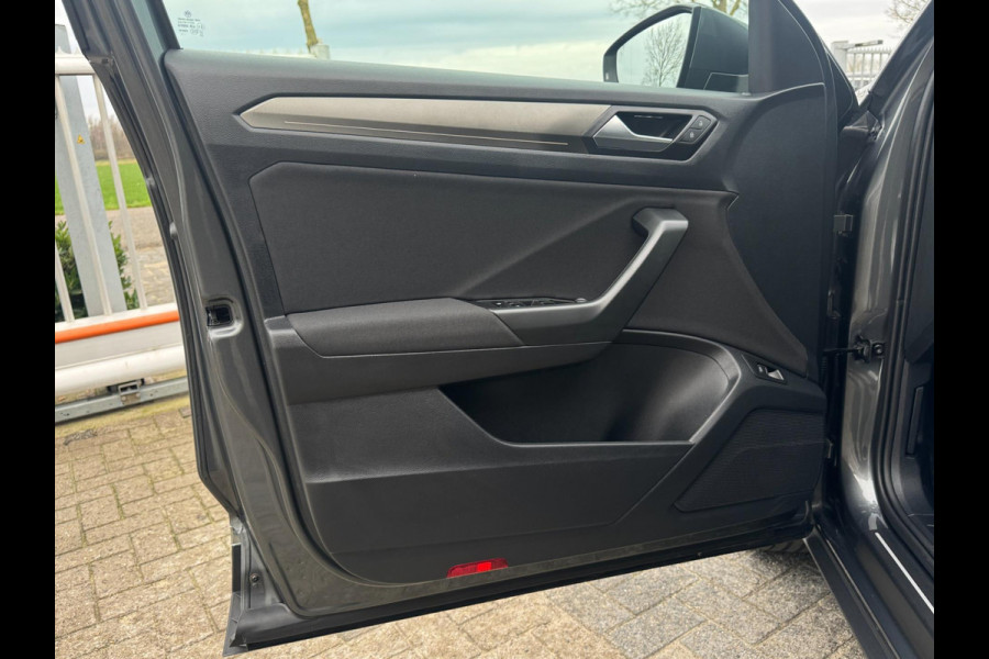 Volkswagen T-Roc 1.0 TSI Style ELEKTR. KLEP / CAMERA / CARPLAY / STUUR & STOELVERW. / ACC / ECC