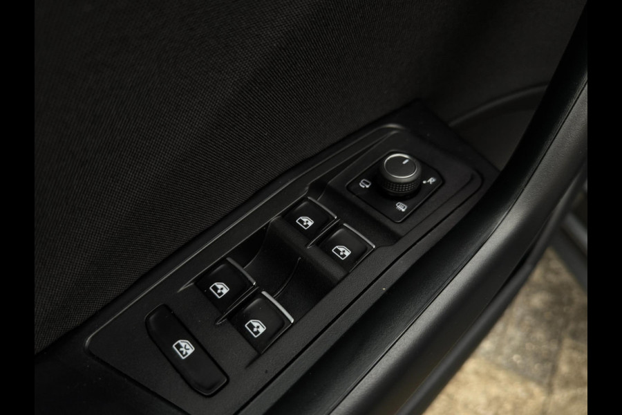 Volkswagen T-Roc 1.0 TSI Style ELEKTR. KLEP / CAMERA / CARPLAY / STUUR & STOELVERW. / ACC / ECC